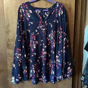 Navy floral Torrid blouse size 4.